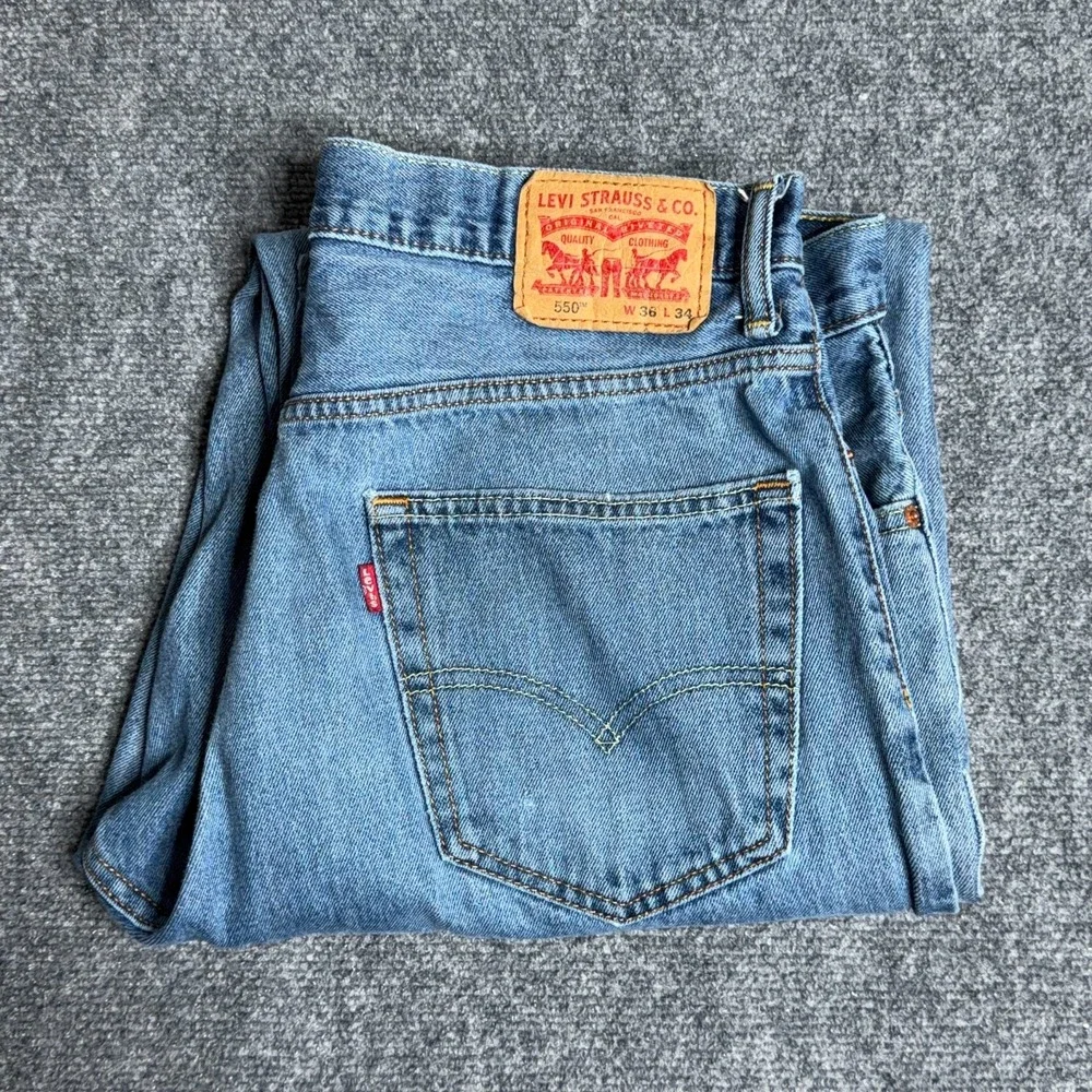 Levis 550 Jeans Mens 36x24 Blue Relaxed Fit Straight Leg Light Wash Denim
